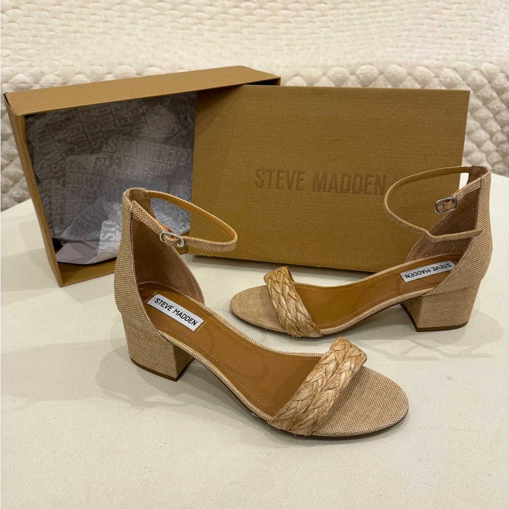 *NEW* Steve Madden Womens Beige Crocodile Ankle Strap heel